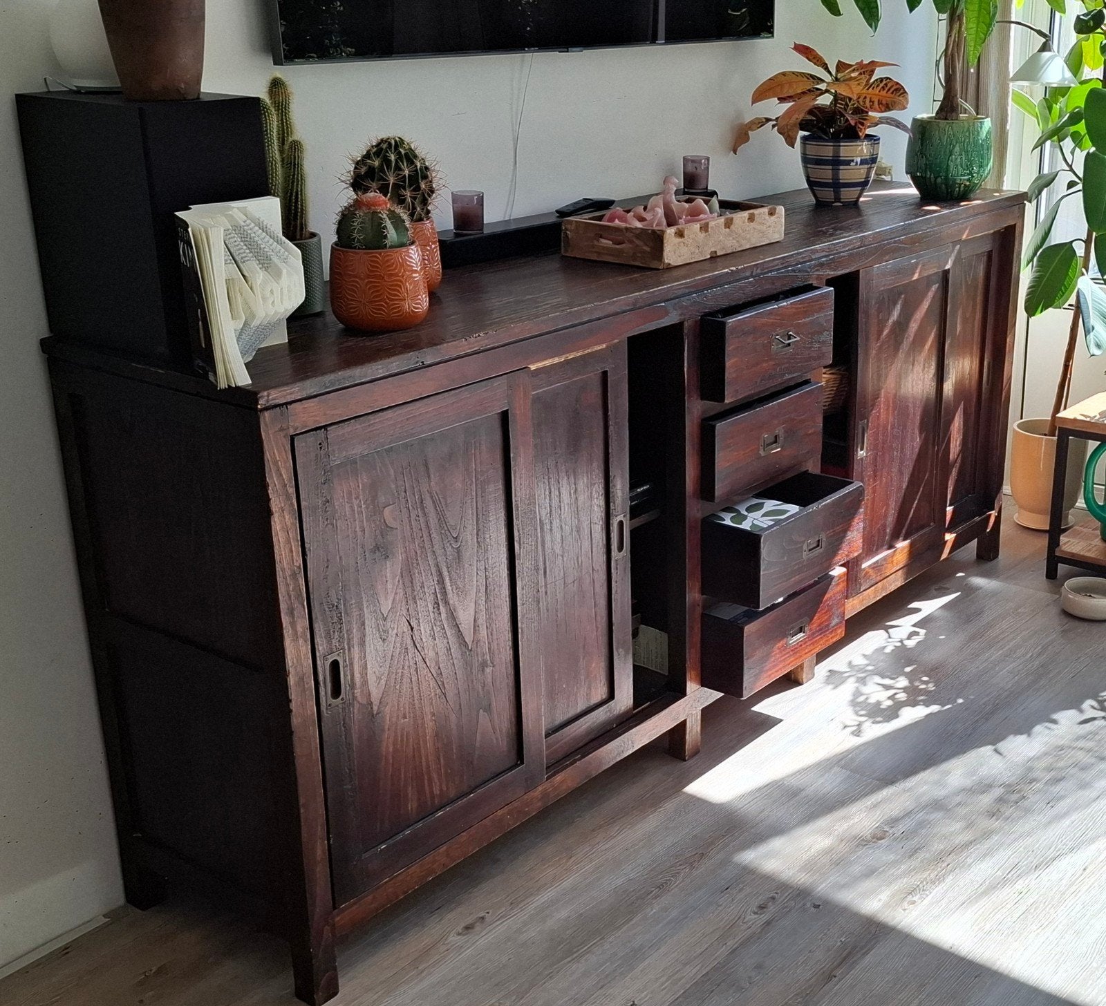Vintage houten dressoir met schuifdeuren en lades, Ophalen, Gebruikt, 200 cm of meer, Vintage, Koloniaal