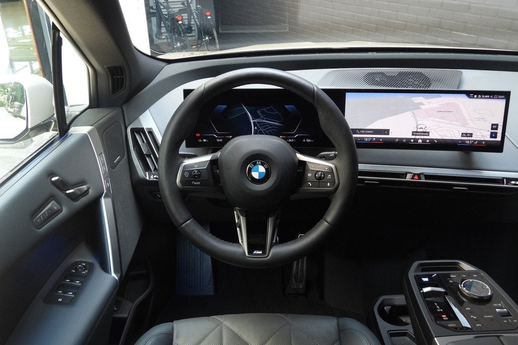 BMW iX xDrive60 M Sport / Panoramadak Sky Lounge / Comfort A, Auto's, BMW, Sound system, Gebruikt, Met garantie (alle), Vierwielaandrijving