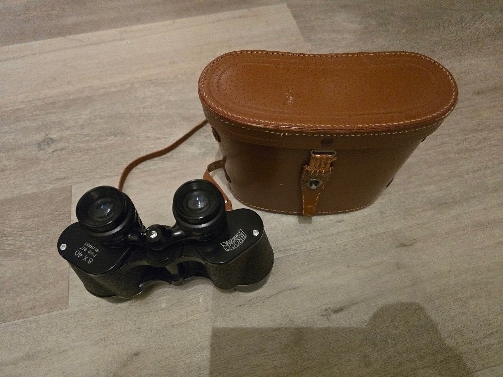 Broco 8x40 verrekijker met leren tas, Gebruikt, 8 tot 12x, Met hoes of tas, Porro (met knik)