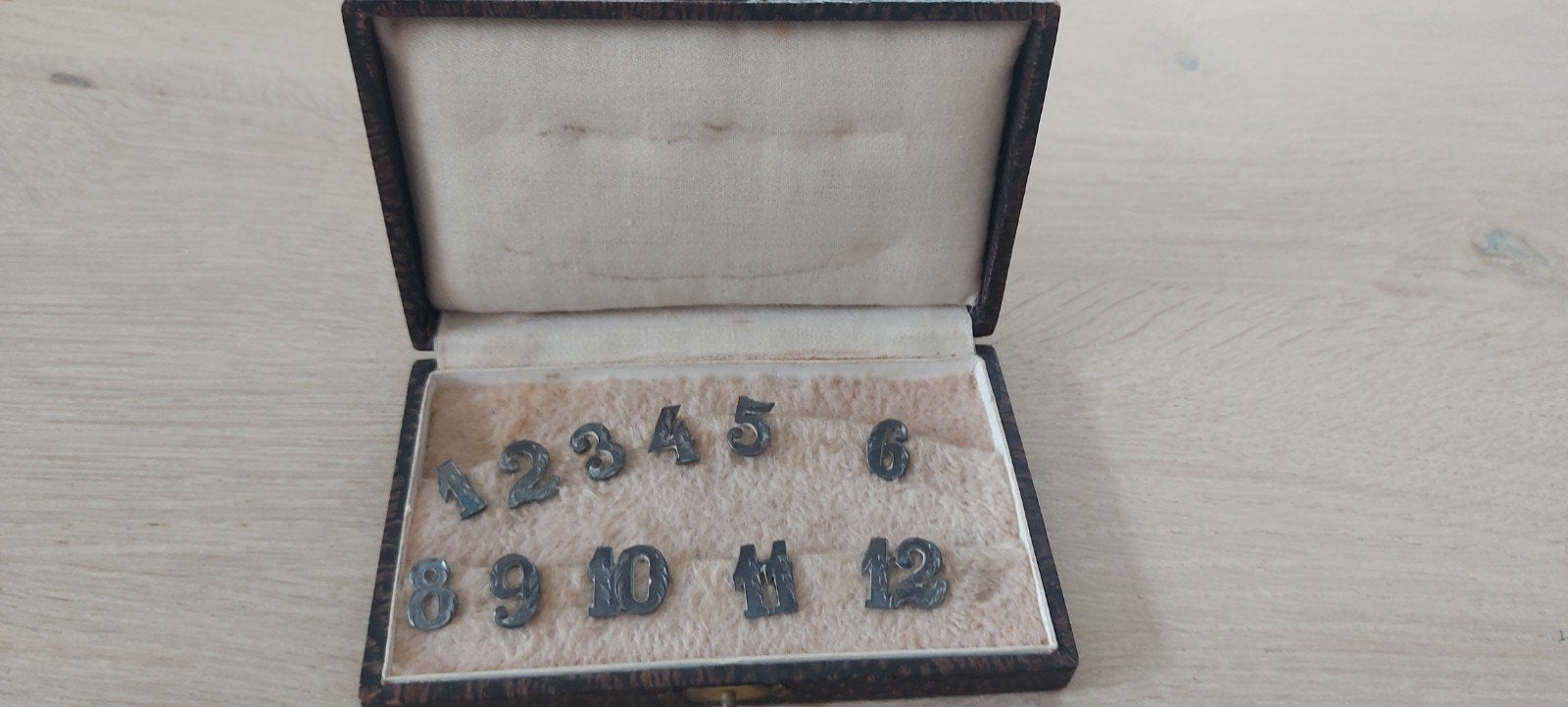 doosje met tafelnummers mist de 7, Ophalen of Verzenden, Gebruikt