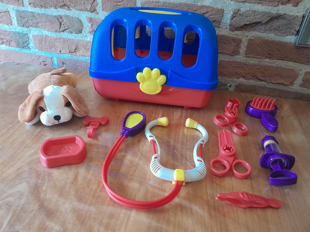 Hele leuke set dierenarts.
Met koffer.
Hond., Ophalen of Verzenden, Zo goed als nieuw