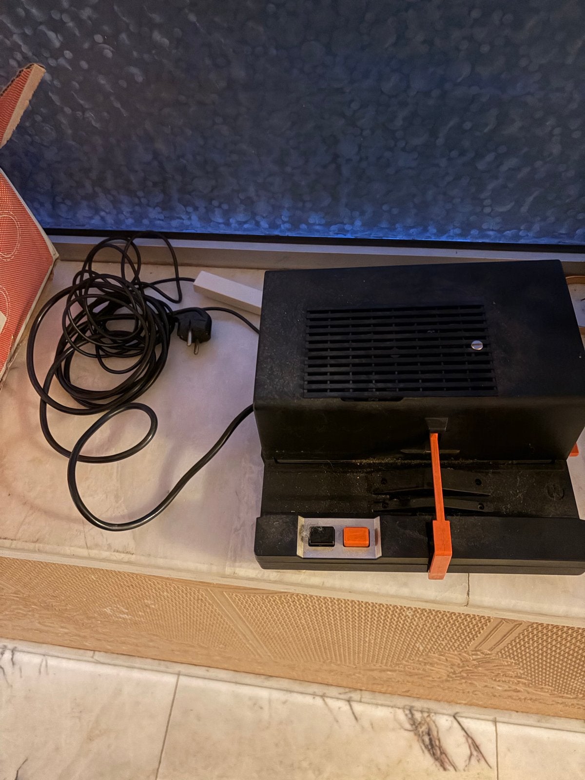 Gratis Infolux zeis ikon dia projector + Superlux scherm, Ophalen, Gebruikt, Met scherm