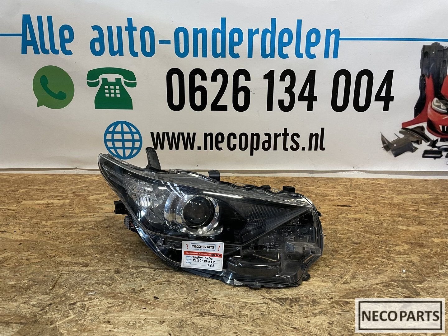 TOYOTA AURIS H7 HALOGEEN LED KOPLAMP RECHTS 81110-02K30, Auto-onderdelen, Verlichting, Gebruikt, -, -, Ophalen of Verzenden