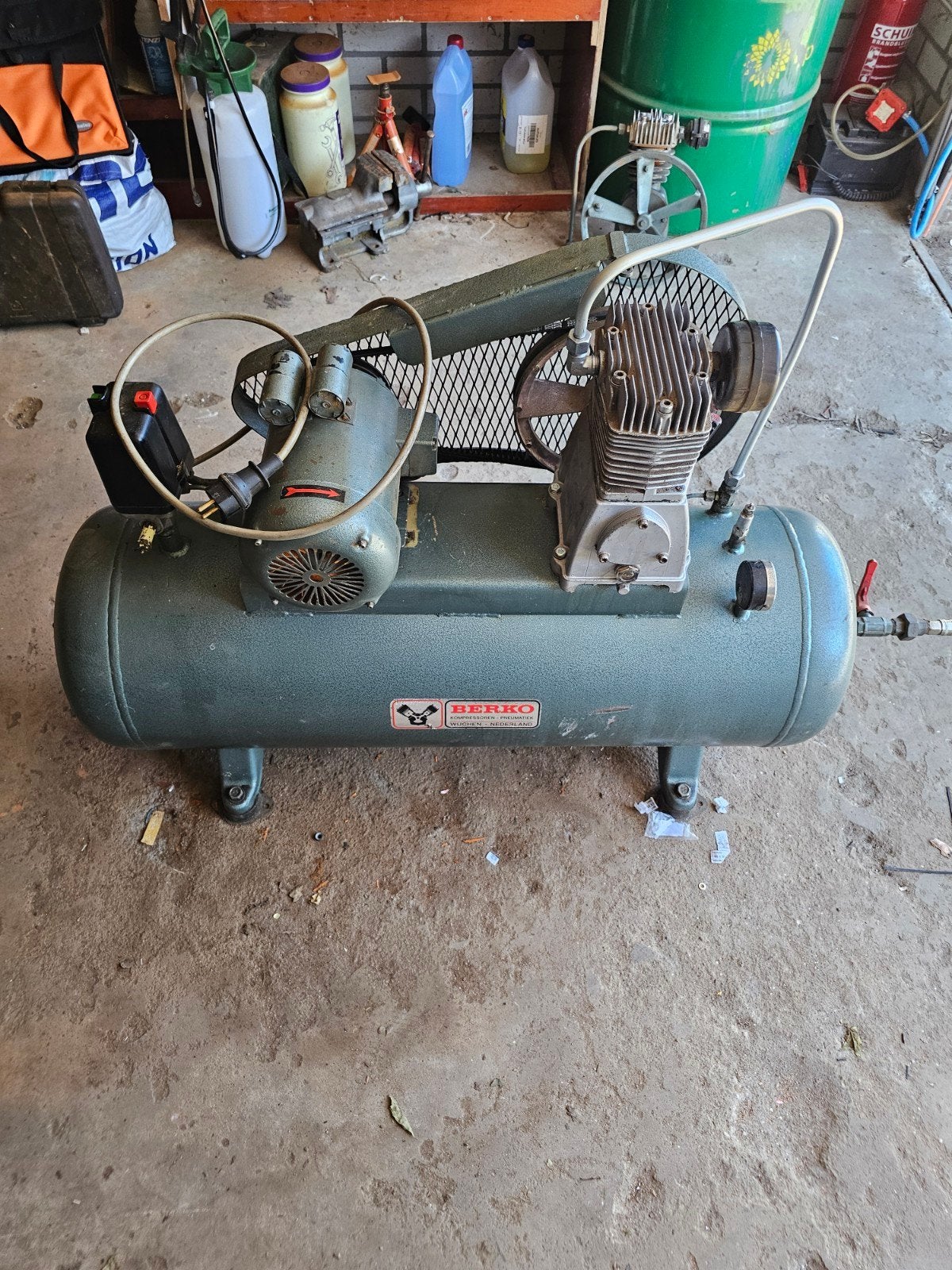 Berko Compressor - 150liter twee ,cylinder-230v, Minder dan 25 liter, Ophalen, Gebruikt, Minder dan 200 liter/min