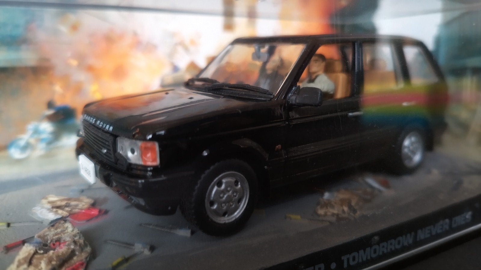 Range Rover 1:43 James Bond 007 Tomorrow never Dies Pol, Hobby en Vrije tijd, Modelauto's | 1:24, Overige merken, Auto, Verzenden