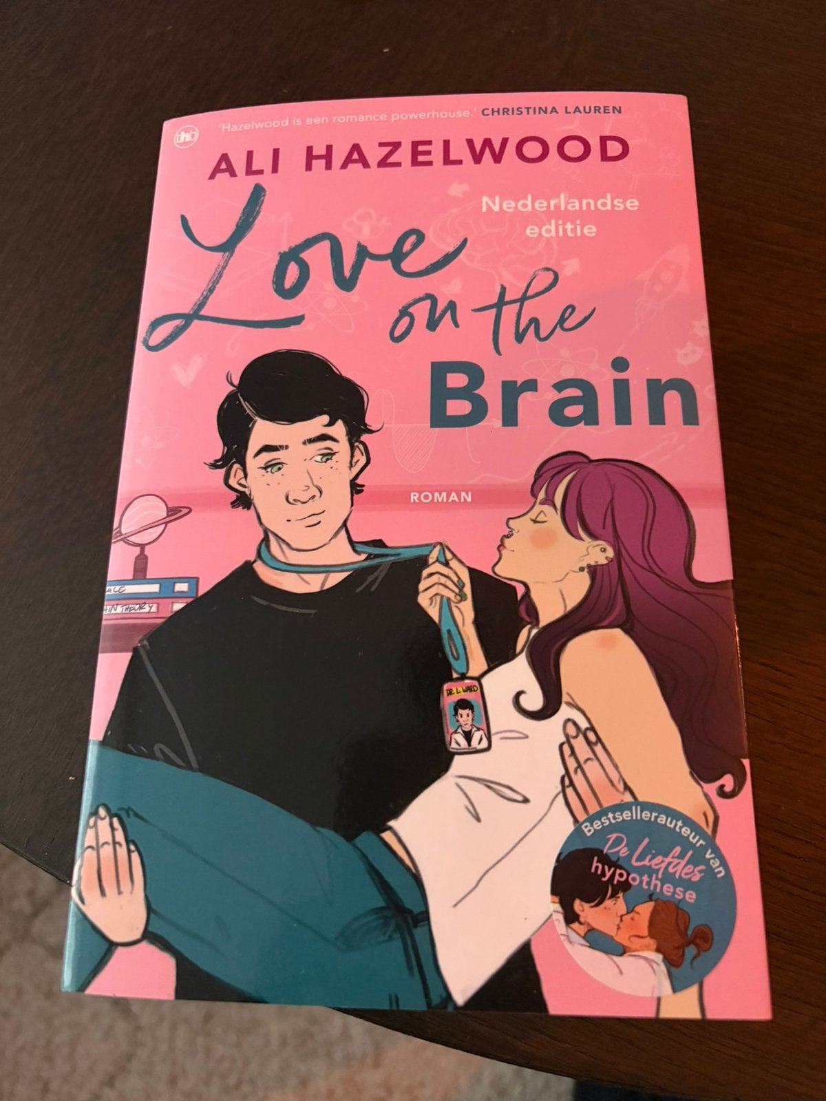 Love on the brain van Ali Hazelwood, Boeken, Ophalen of Verzenden, Zo goed als nieuw