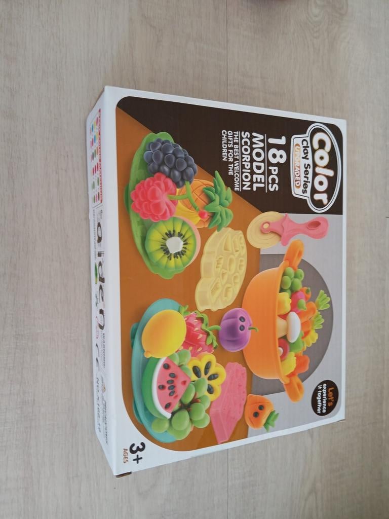 Klei set met 18 onderdelen voor creatief spelen, Ophalen of Verzenden, Zo goed als nieuw, Knutselen