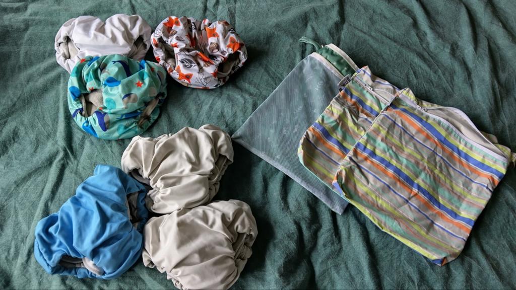 6 mother-ease bedwetter pants M en S en 3 wetbags, Ophalen of Verzenden, Jongetje of Meisje