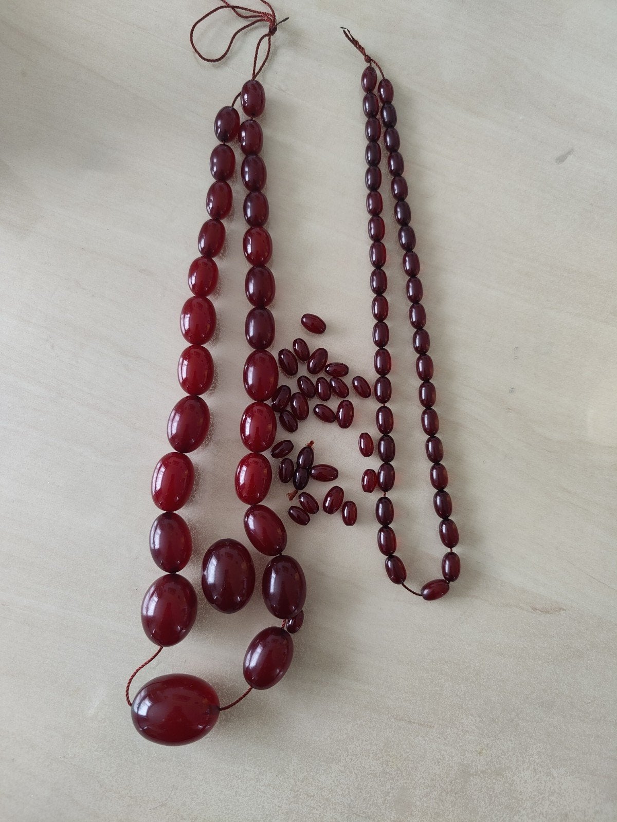 Kerskleurige bakelieten kralenketting, Sieraden, Tassen en Uiterlijk, Kettingen, Ophalen, Gebruikt, Rood, Overige materialen