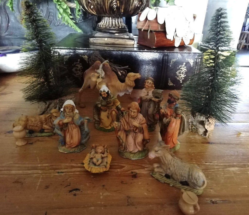 Antiek beeldjes voor de kerststal kunsthars 14 delig, Ophalen of Verzenden