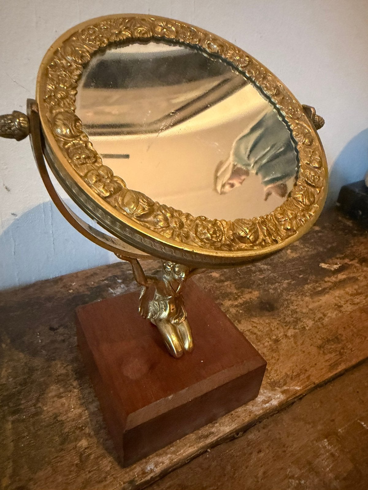 Klein antiek zwaar toilet tafel spiegeltje ( zie foto's), Ophalen of Verzenden, Minder dan 50 cm