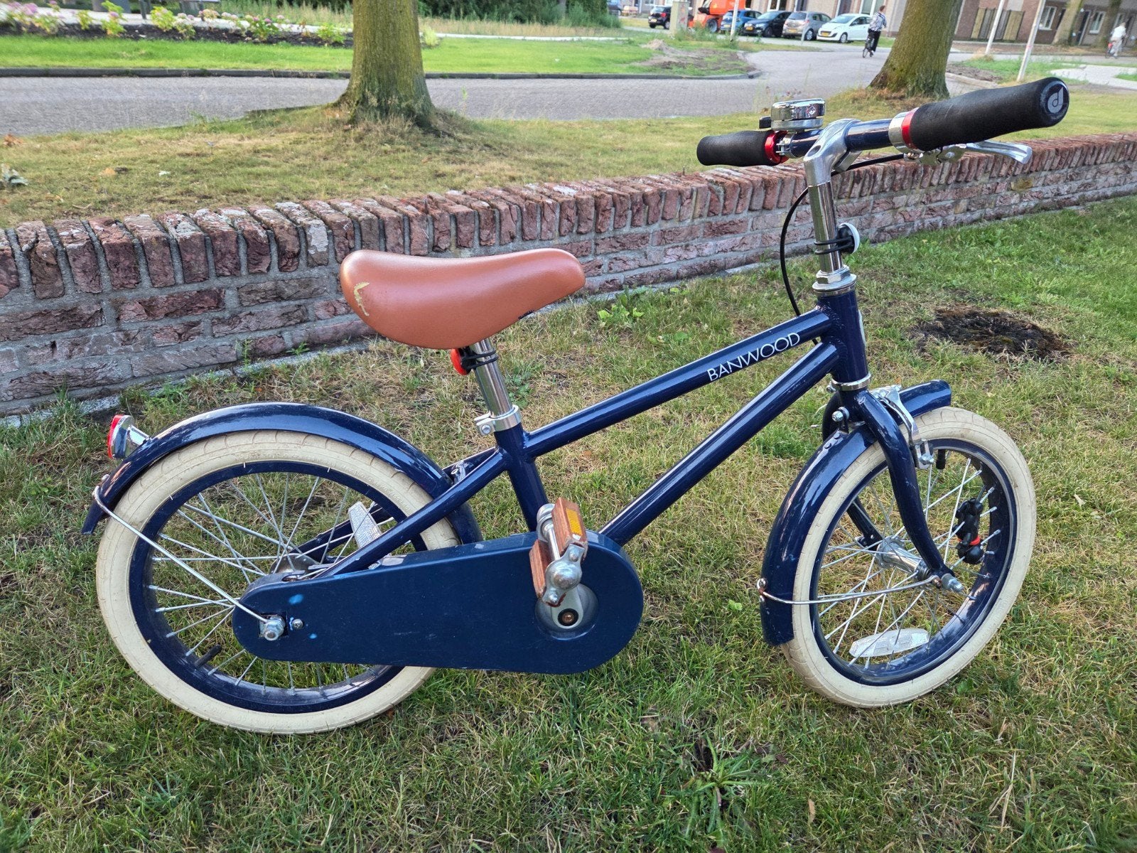 Banwood kinderfiets 16 inch met zijwieltjes, Fietsen en Brommers, Fietsen | Kinderfietsjes, Ophalen, Terugtraprem, Zijwieltjes