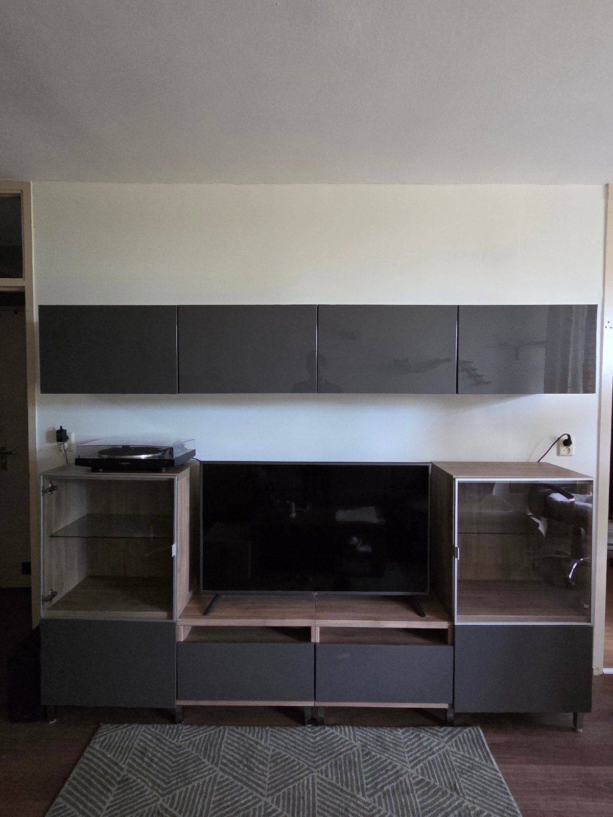 Modern TV Wandmeubel - Grijs met Houtaccenten, Ophalen, Overige materialen, Zo goed als nieuw, 200 cm of meer