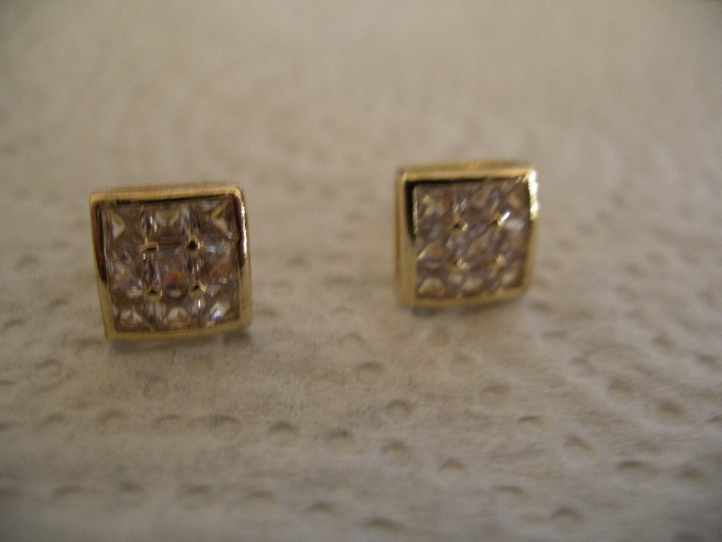 Een paar Goud Vergulde Oorbellen met 9 Zirkonia steentjes, Sieraden, Tassen en Uiterlijk, Verzenden, Goud, Oorbellen, Verguld