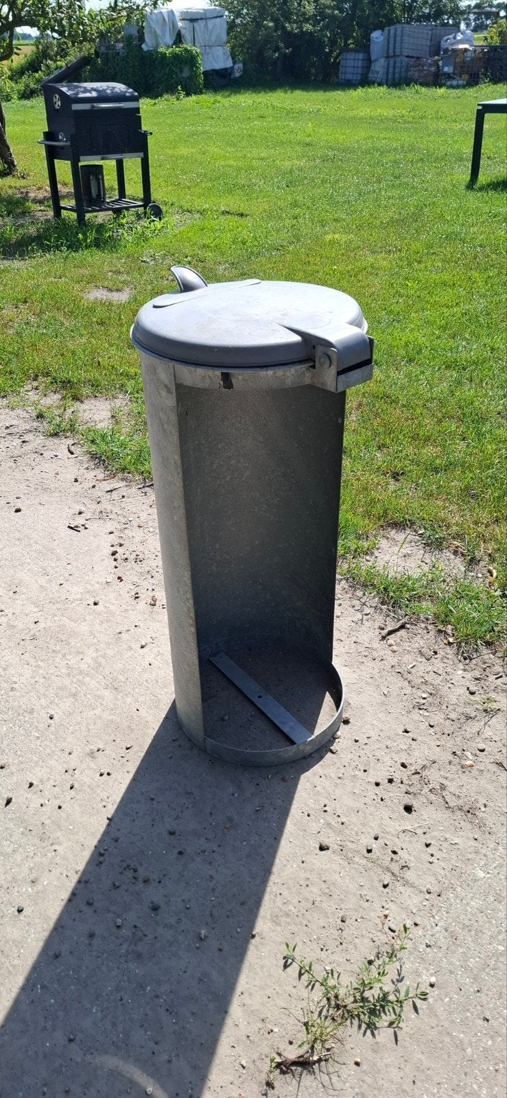 Vuilnisbak zakhouder - Metaal met deksel, Ophalen, 50 – 75, Gebruikt, 40 liter of meer