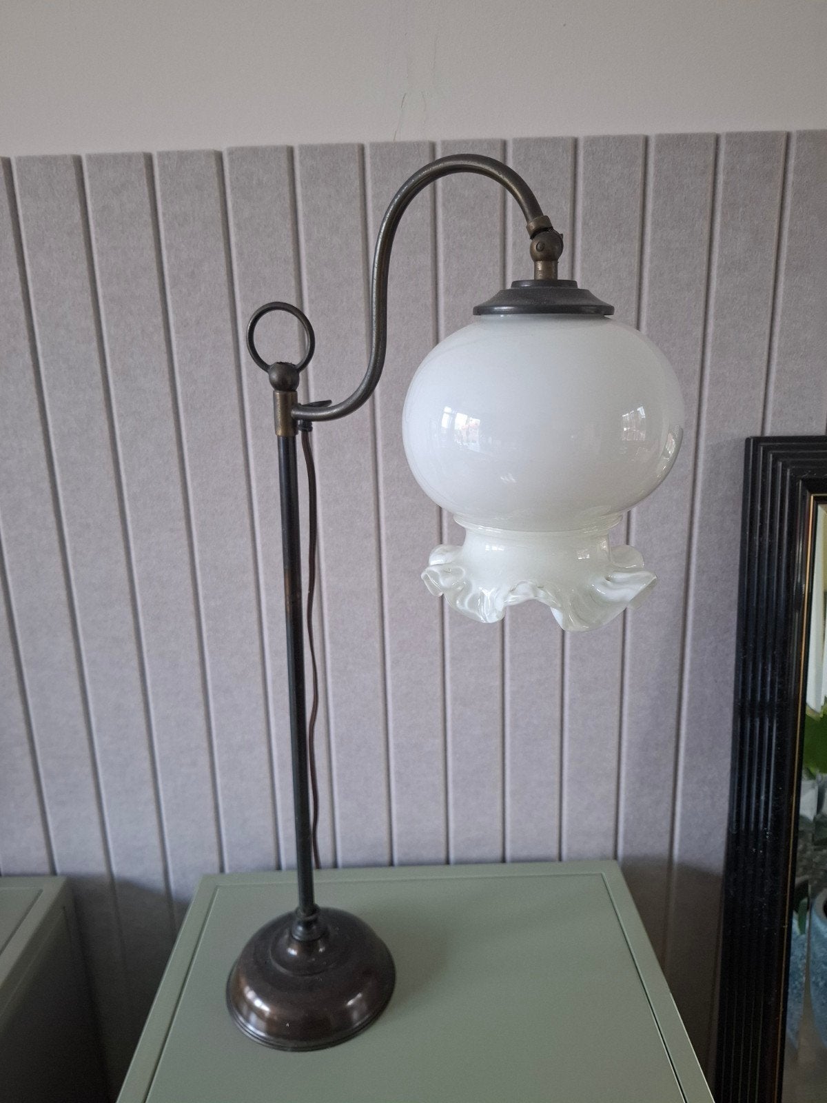 Antieke tafellamp met opaline glazen kap, Antiek en Kunst, Ophalen