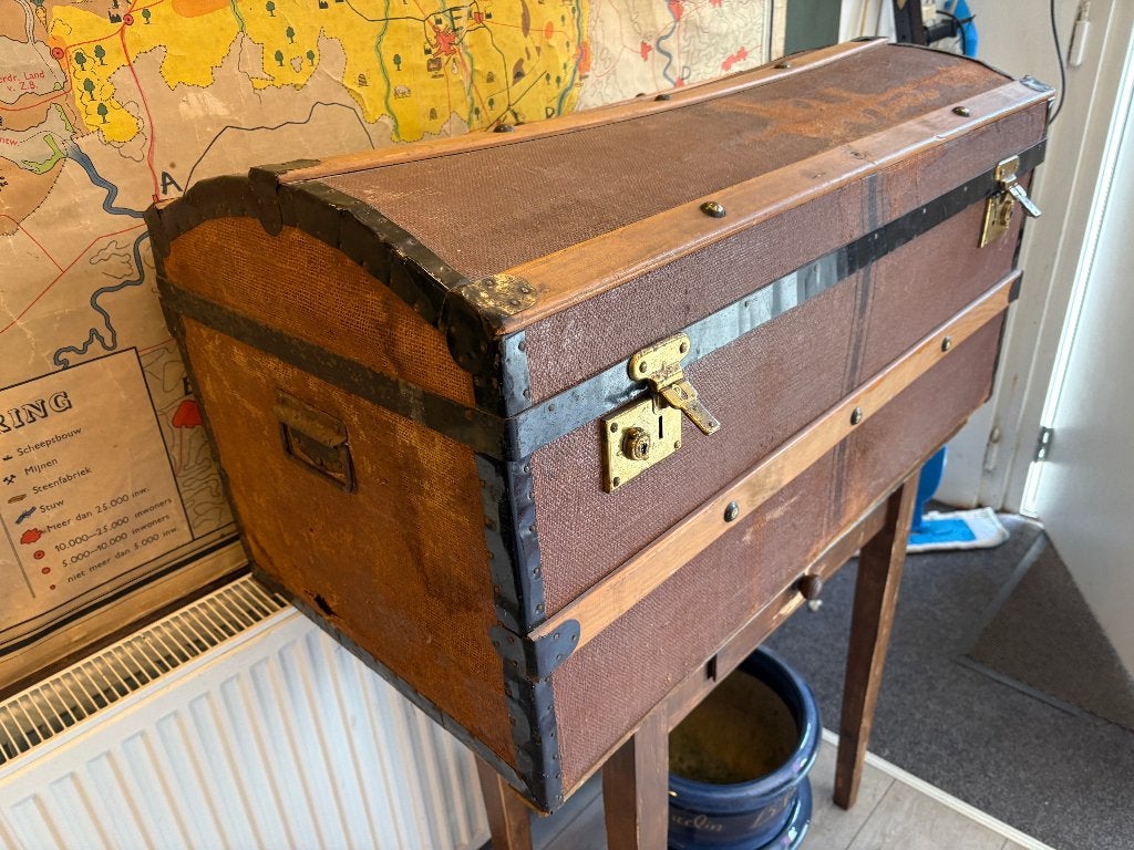 Antieke Hutkoffer met boldeksel., Antiek en Kunst, Antiek | Woonaccessoires, Ophalen