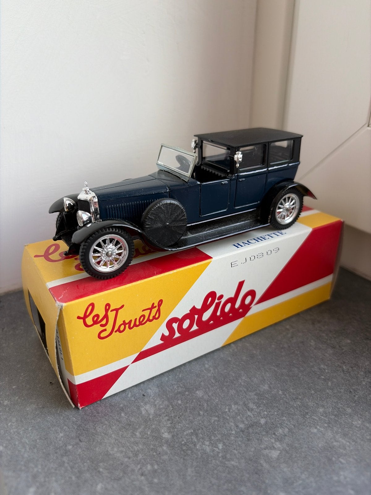 Solido Panhard 35 CV Schaalmodel met Hachette Magazine, Hobby en Vrije tijd, Modelauto's | 1:43, Ophalen of Verzenden, Zo goed als nieuw