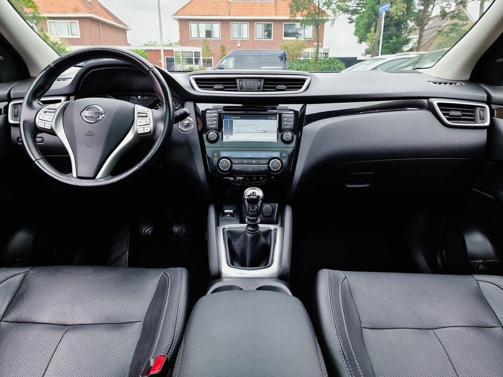 Nissan QASHQAI 1.2 PREMIER EDITION PANODAK LEDER 360.CAMERA, Auto's, Nissan, Voorwielaandrijving, Euro 5, Gebruikt, Zwart