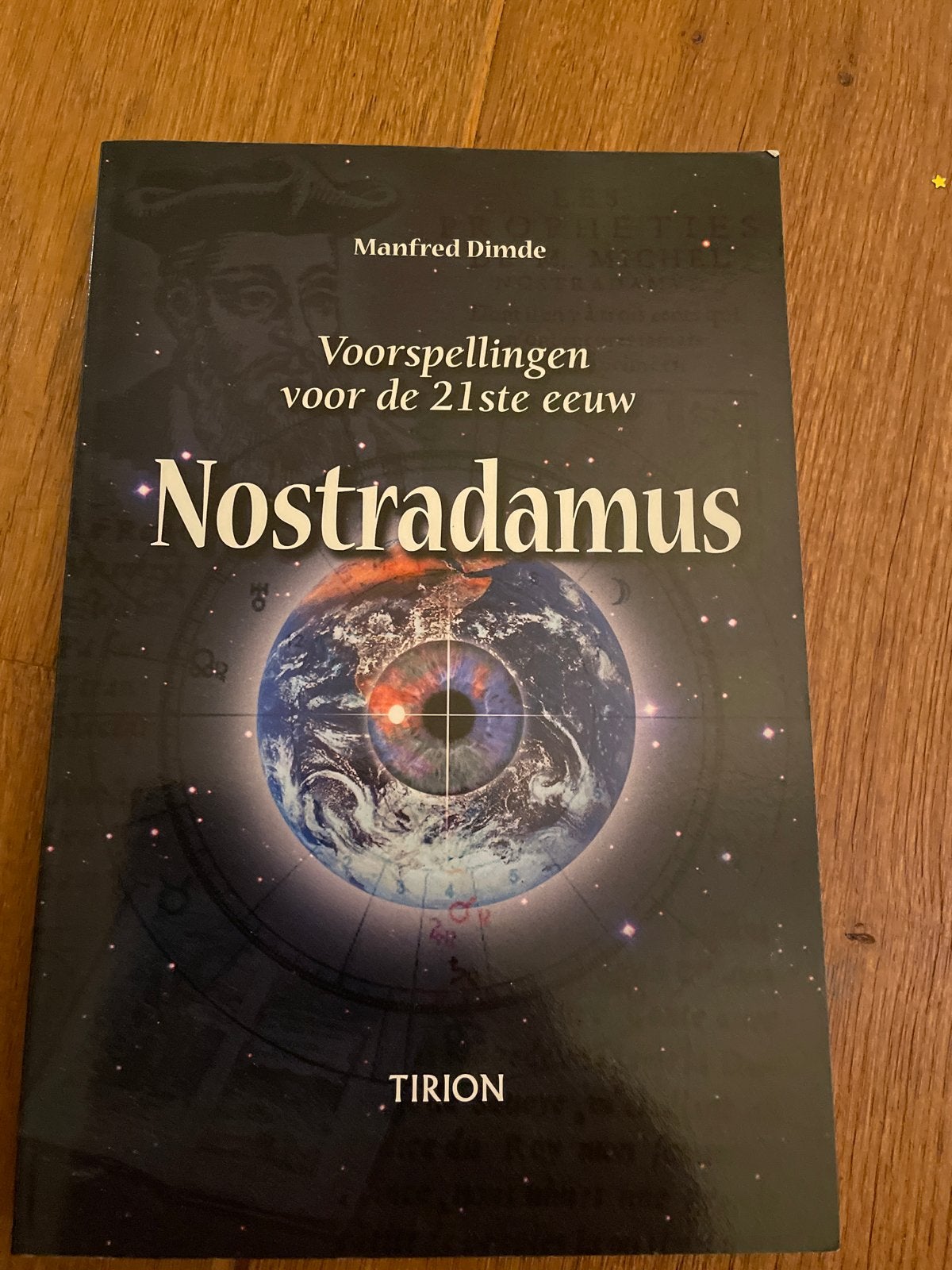 Nostradamus: Voorspellingen voor de 21ste eeuw - Manfred Dim, Boeken, Esoterie en Spiritualiteit, Ophalen of Verzenden, Zo goed als nieuw