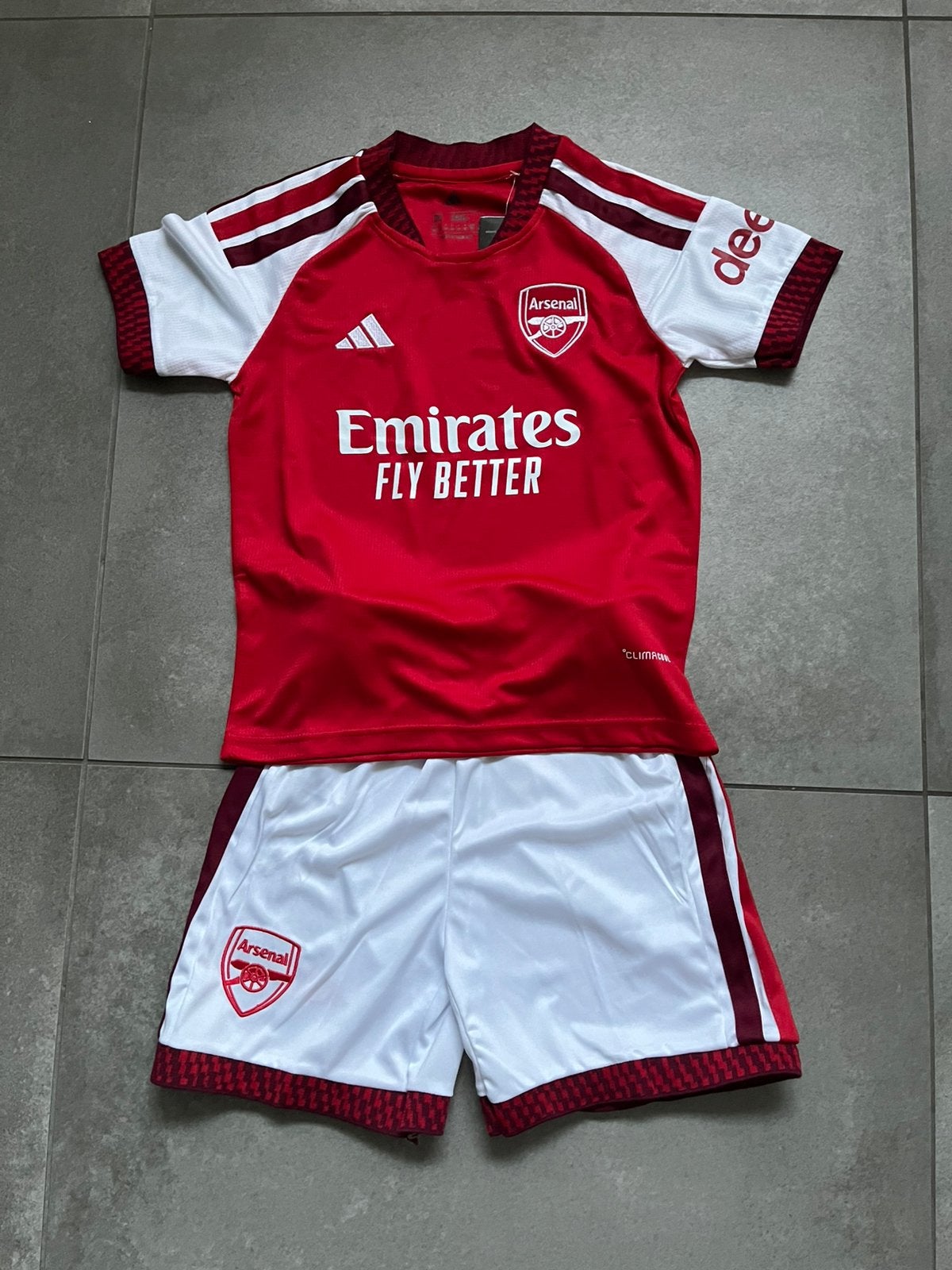 Arsenal Adidas tenue maat 125/135, Maat XS of kleiner, Ophalen of Verzenden, Nieuw, Set