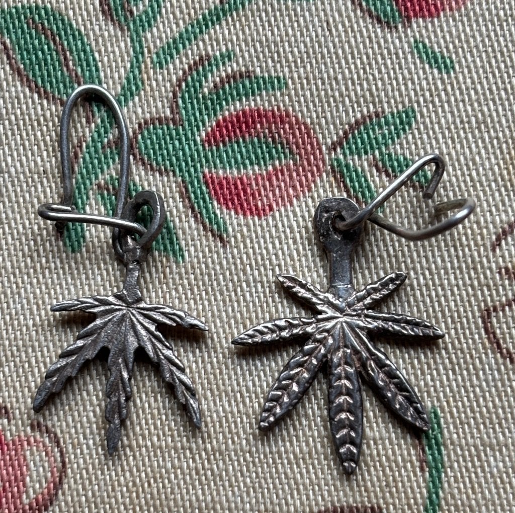 Oorbellen zilver - wietblaadjes - vintage jaren 70, Hangers, Ophalen of Verzenden, Zo goed als nieuw, Zilver