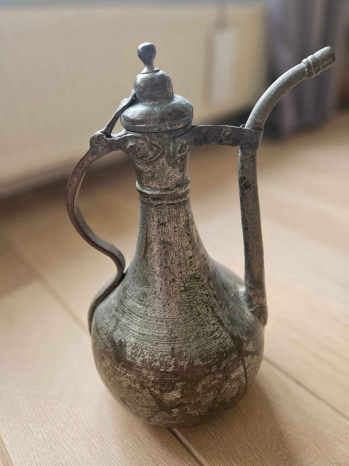 metalen vaas/kan, 38 cm hoog, Antiek en Kunst, Antiek | Vazen, Ophalen of Verzenden