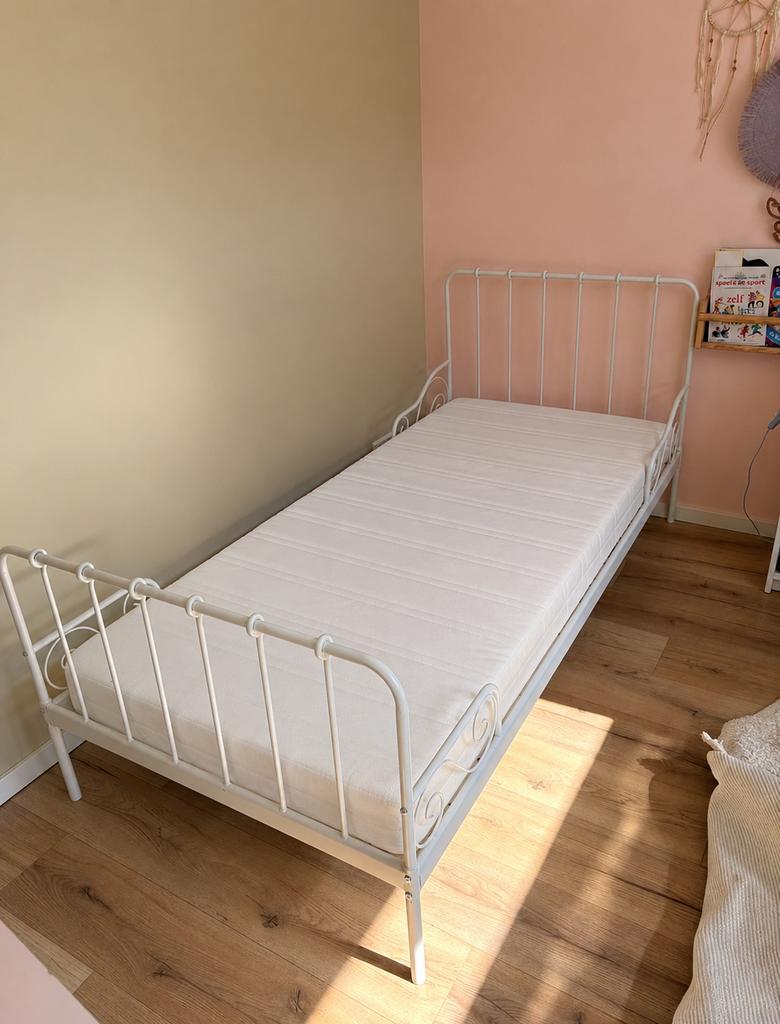 Eenpersoonsbed 90x200cm + elektrische lattenbodem + matras, Ophalen, 85 tot 100 cm, Zo goed als nieuw, Lattenbodem