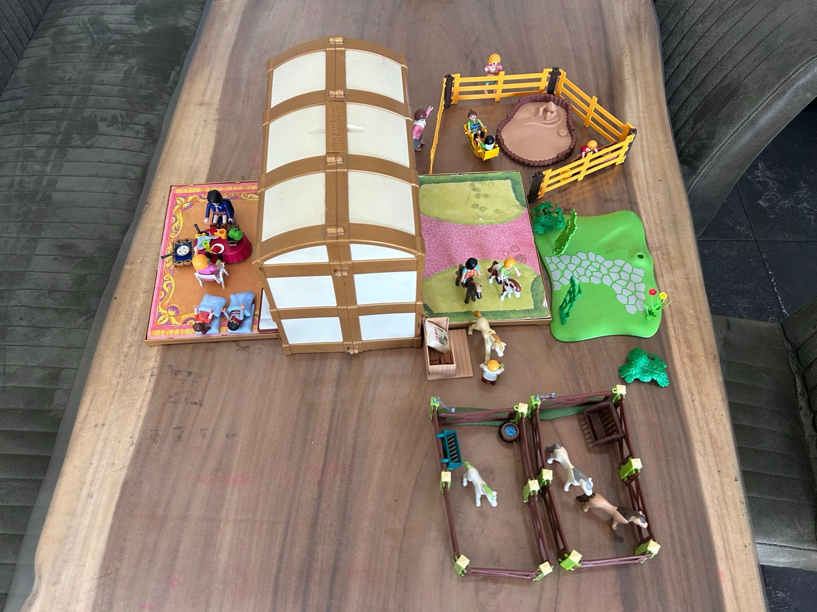 Playmobil Paardenstal met veel accessoires, Ophalen of Verzenden, Gebruikt, Complete set
