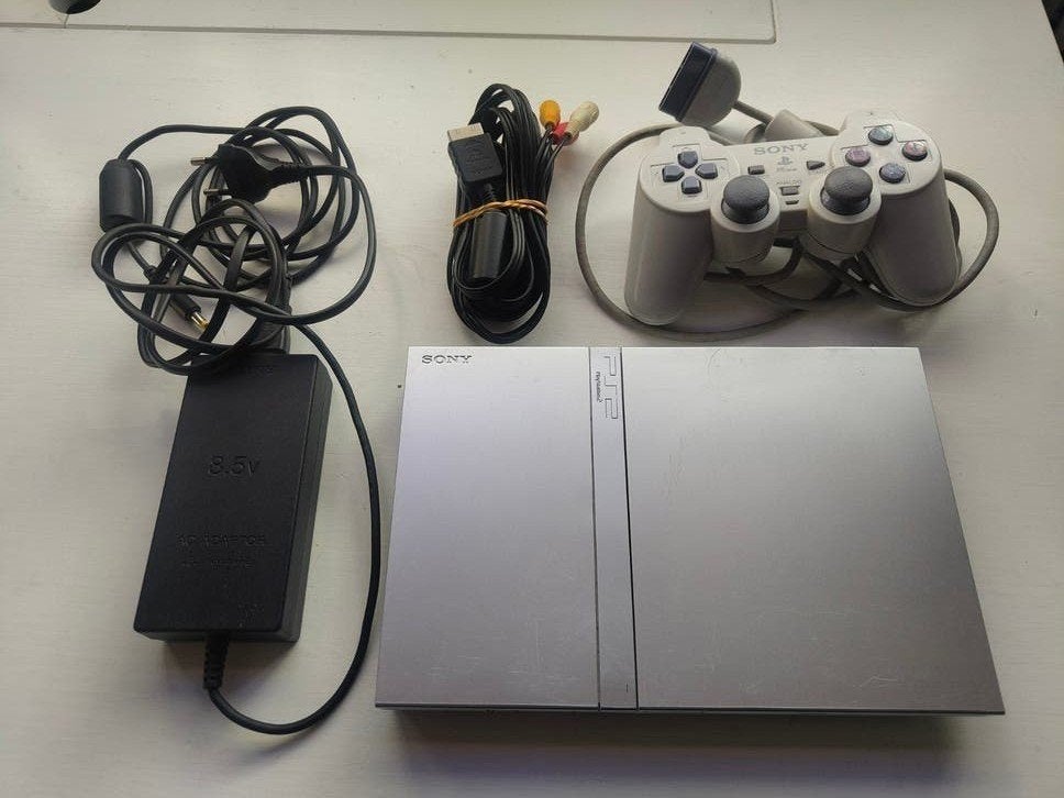Sony PlayStation 2 Slim Zilver met controller en kabels, Gebruikt, Ophalen of Verzenden, Met geheugenkaart, Met 1 controller