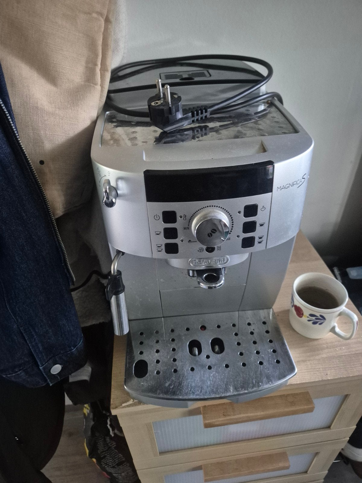 De'Longhi Magnifica S Koffiemachine - Delonghi, Witgoed en Apparatuur, Koffiezetapparaten, Ophalen, Koffiemachine, Koffiebonen
