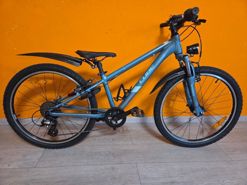 Cube 240 Acid Race 24 inch, Ophalen, Gebruikt, Aluminium, 24 inch of meer