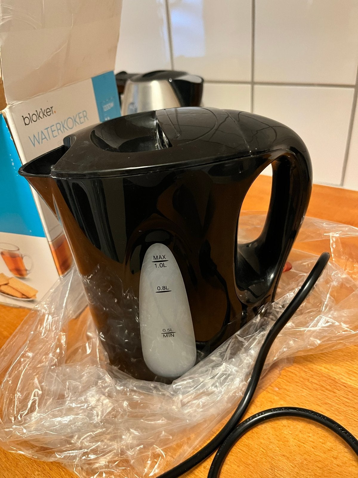 Blokker waterkoker 1 liter 1200W - Nieuw in doos, 1 tot 2 liter, Ophalen of Verzenden, Nieuw