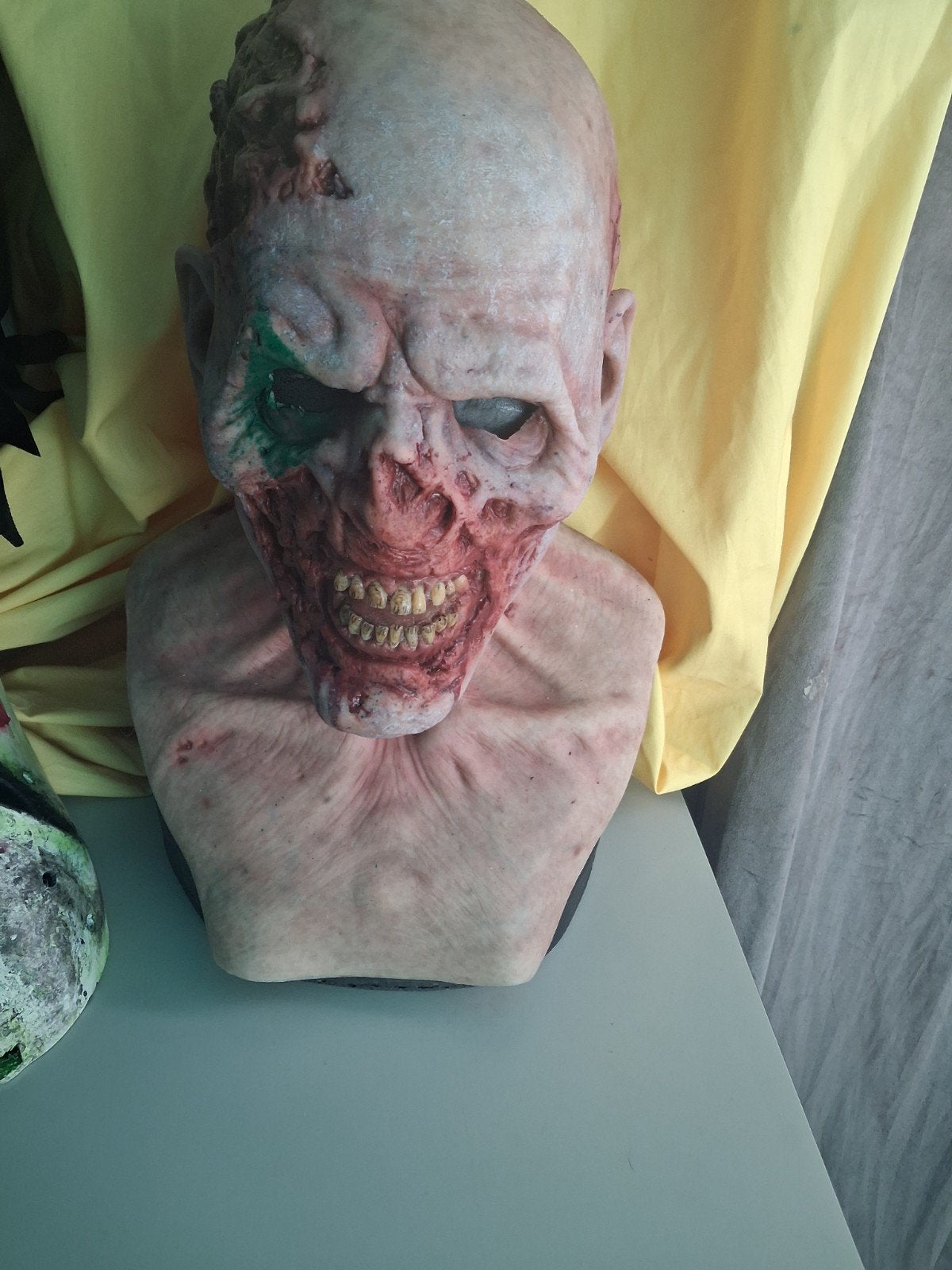 Walking Dead Siliconen Zombie Masker - Uniek Handwerk, Ophalen of Verzenden, Zo goed als nieuw, Accessoires