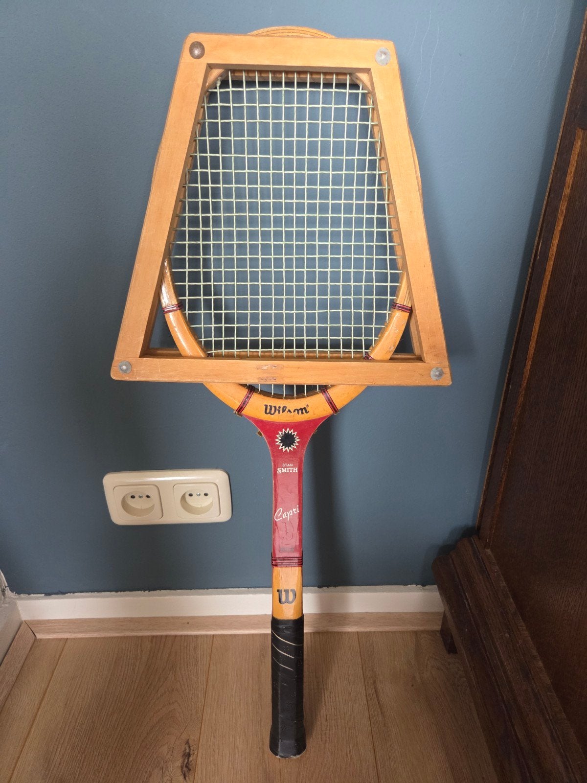 Vintage Wilson tennisracket met houten houder, Ophalen, Gebruikt, Overige sporten, Overige typen