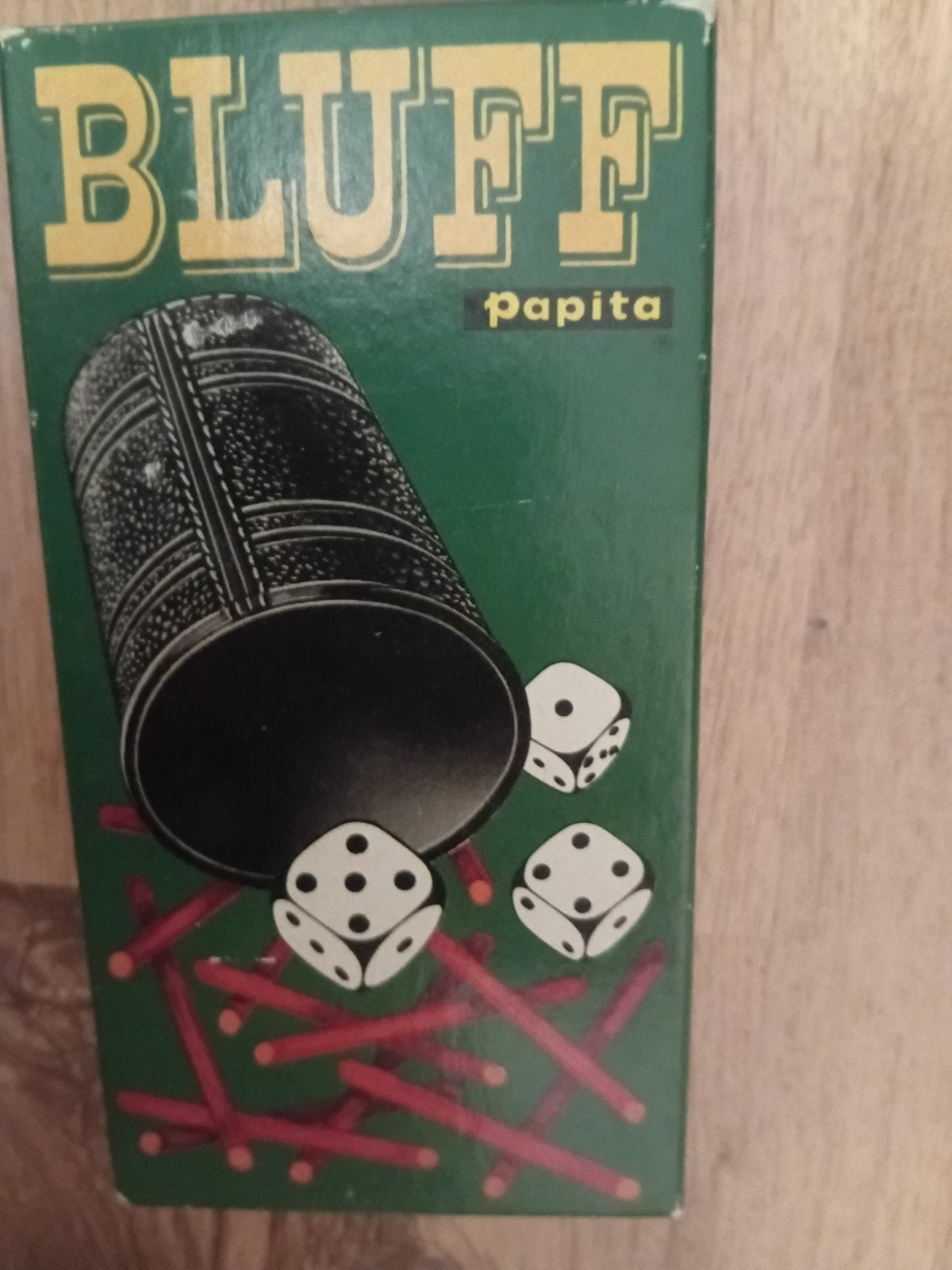 Bluff dobbelspel van Papita, Vijf spelers of meer, Ophalen of Verzenden, Gebruikt, Papita