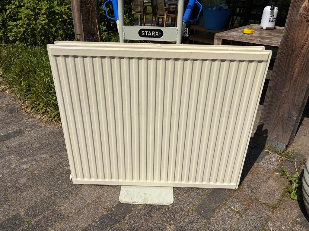 Gebruikte radiator, 98x80x10, Doe-het-zelf en Verbouw, Verwarming en Radiatoren, Ophalen, 30 tot 80 cm, Radiator, Minder dan 60 cm