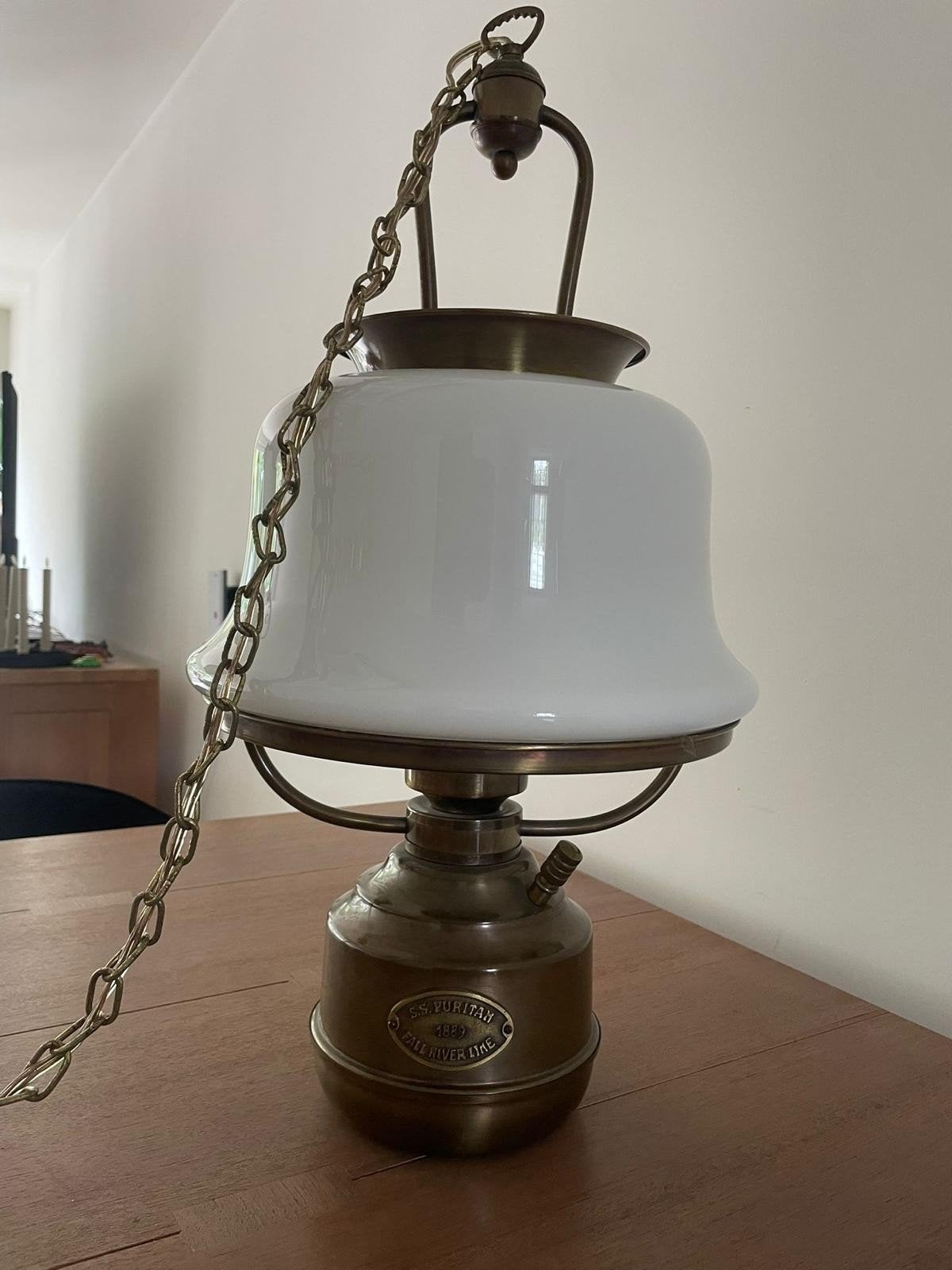 Vintage hanglamp met melkglas en messing details, Gebruikt, Vintage, Klassiek, Glas, E27 (groot)