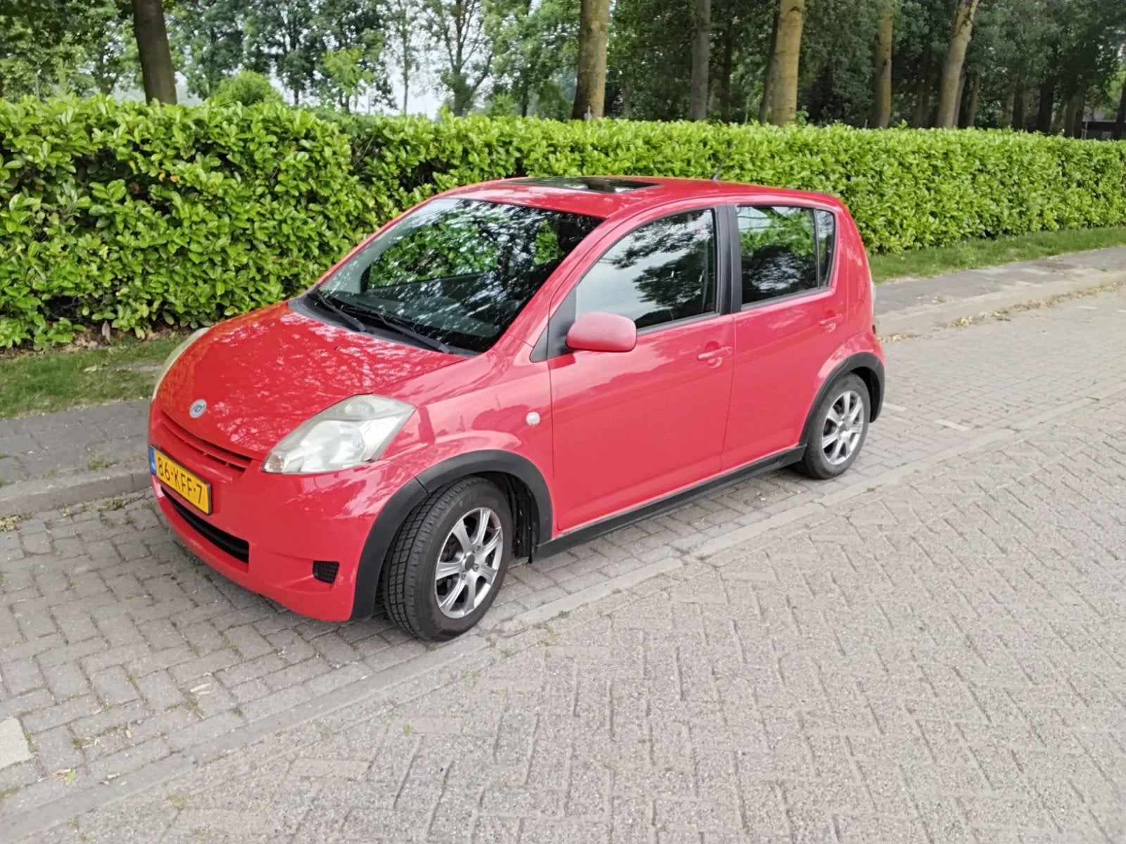 Daihatsu Sirion   Rood, Voorwielaandrijving, 31 €/maand, Elektrisch, Handgeschakeld