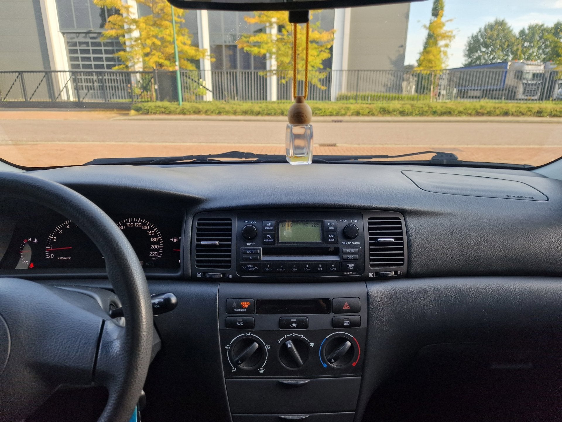 Foto 13 van Toyota Corolla 1.6 VVT-i Linea Terra AIRCO IJSKOUD 2 X SLEUT