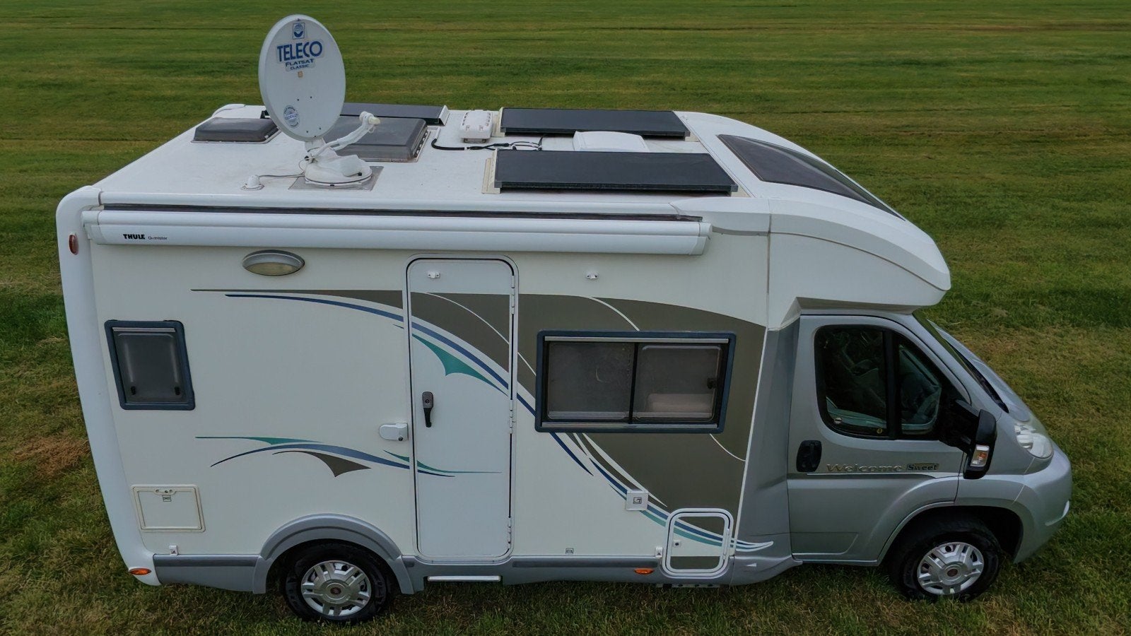 Chausson Welcome Suite Off-Grid-Level systeem-Standkachel, Caravans en Kamperen, Campers, Fiat, Koelkast, Treinzit, Chausson