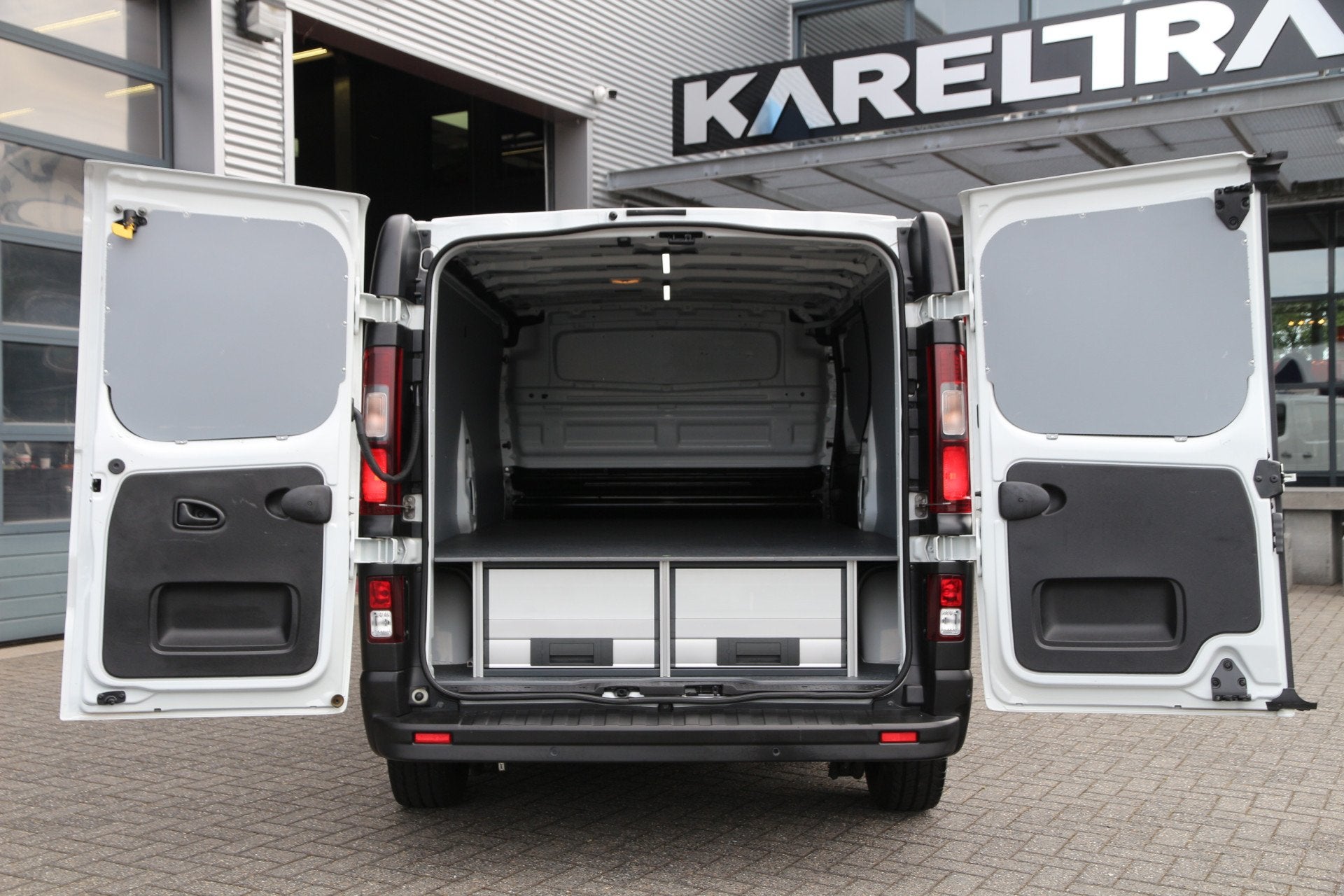 Renault Trafic 2.0 DCI 150 | Aut. | KAR-edition | Camera | C, Stof, Gebruikt, 4 cilinders, 150 pk