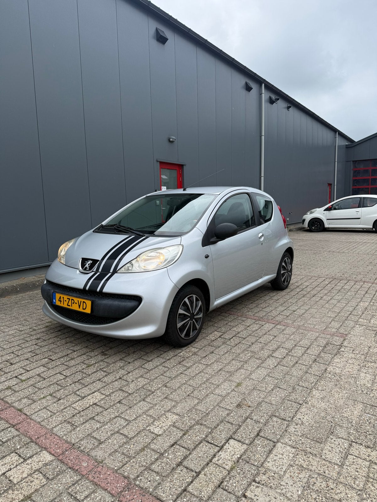 Peugeot 107 1.0 12V 3DR 2008 Grijs, Voorwielaandrijving, 4 stoelen, 68 pk, Origineel Nederlands