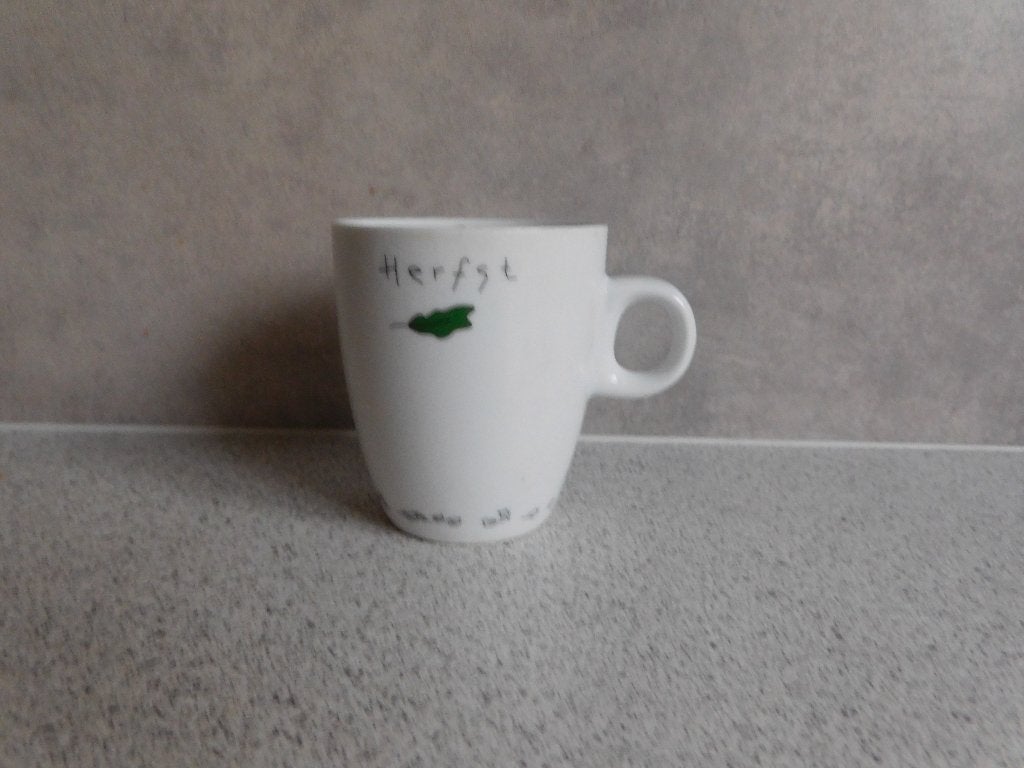 Mok 150 ml.  Herfst Ronald Mcdonald YVON Jaspers, Huis en Inrichting, Keuken | Servies, Overige merken, Zo goed als nieuw, Overige stijlen