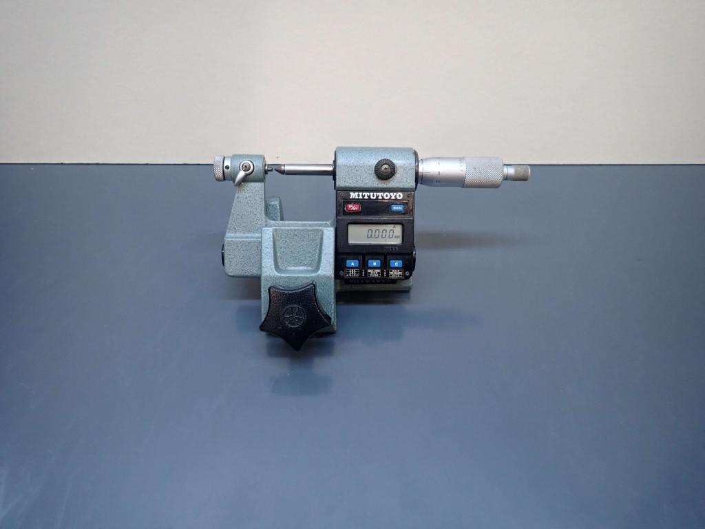 Mitutoyo 326-111  Digitale schroefdraad micrometer  / 0.001m, Doe-het-zelf en Verbouw, Meetapparatuur, Gebruikt, Afstand, Ophalen of Verzenden