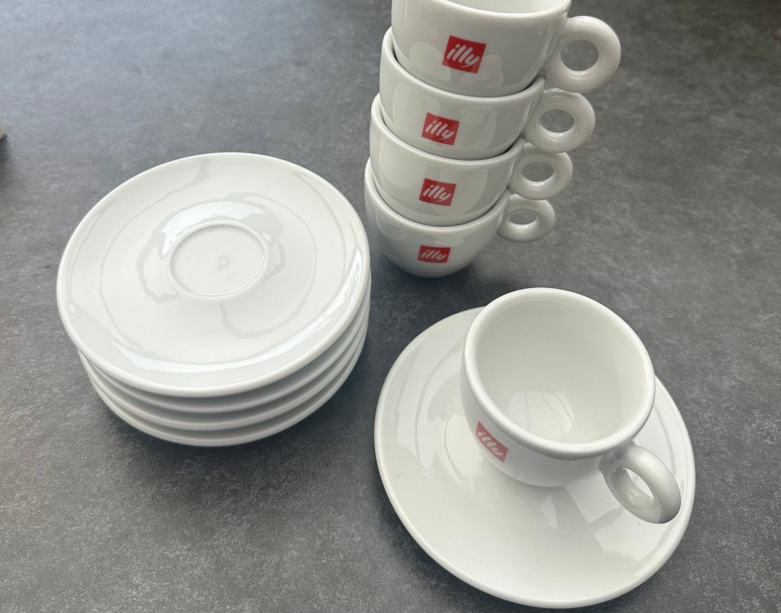 5 nieuwe espresso koffiekopjes met schoteltjes Illy, Ophalen of Verzenden, Zo goed als nieuw, Overige stijlen, Kop(pen) en/of Schotel(s)