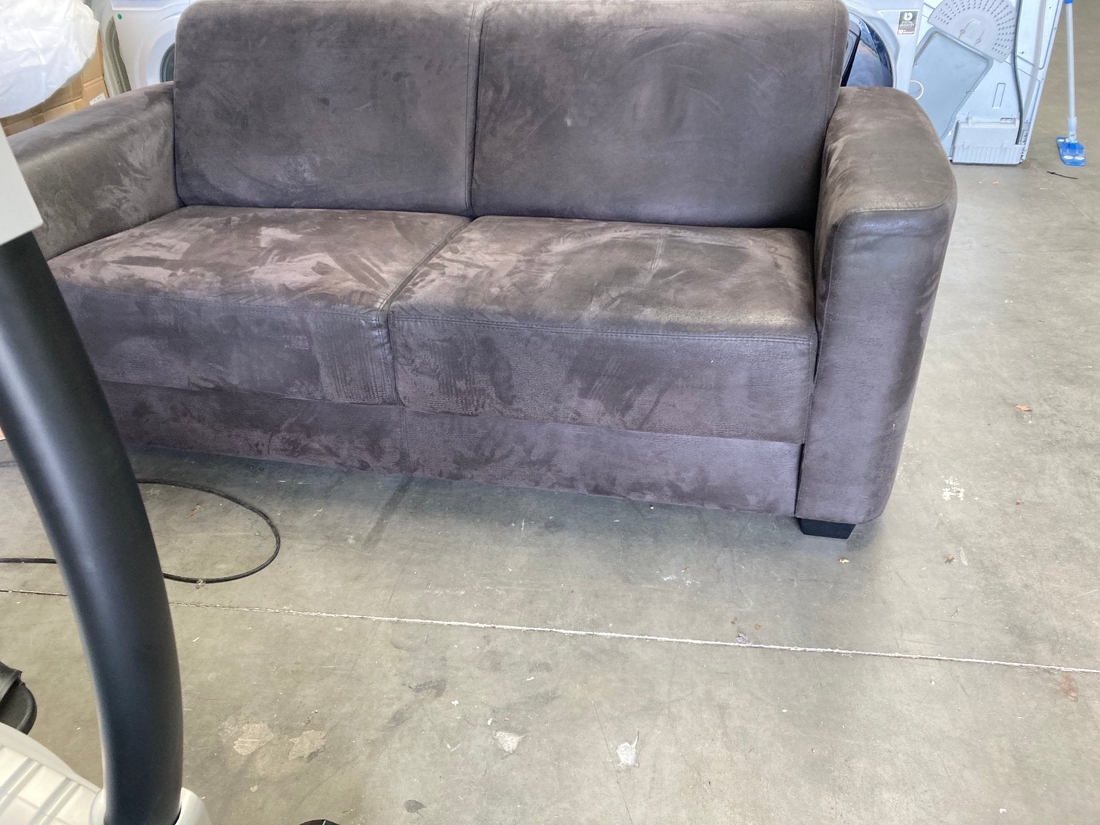 Comfortabele tweezitsbank van microleder, Ophalen, Overige materialen, Gebruikt, 150 tot 200 cm