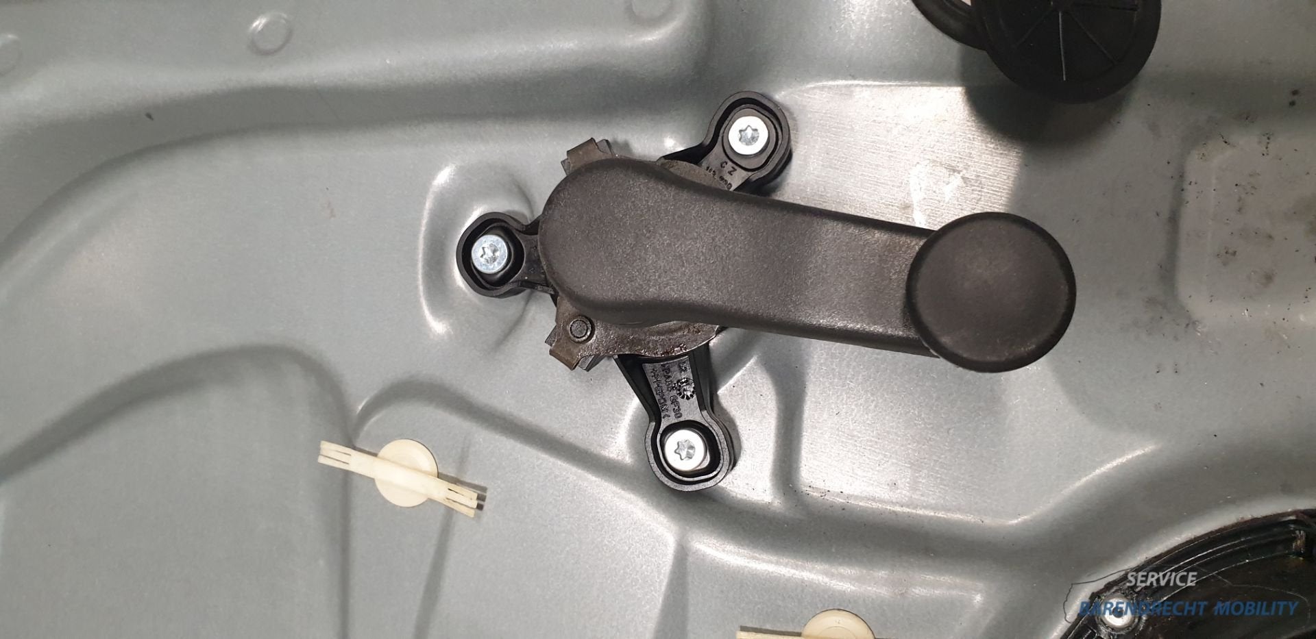 Raammechanisme handmatig Golf IV driedeurs links 1J3837729 B, Gebruikt, Volkswagen, Volkswagen AG, Berliner Ring 2
38440  Wolfsburg, DE