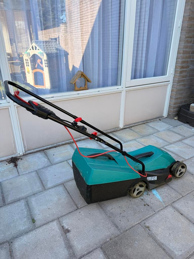 Bosch ARM 32 Elektrische Grasmaaier - Compact en Krachtig, Ophalen, Cirkelmaaier, Gebruikt, Elektrische grasmaaier