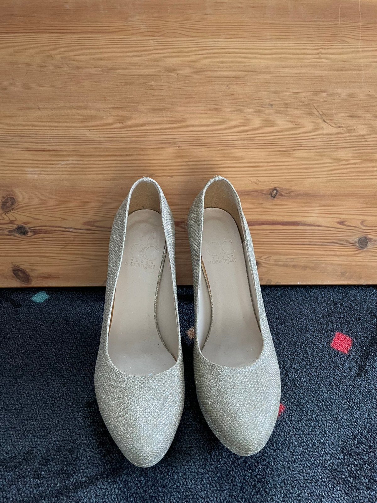 Gouden pump 39, Ophalen of Verzenden, Zo goed als nieuw, Overige kleuren